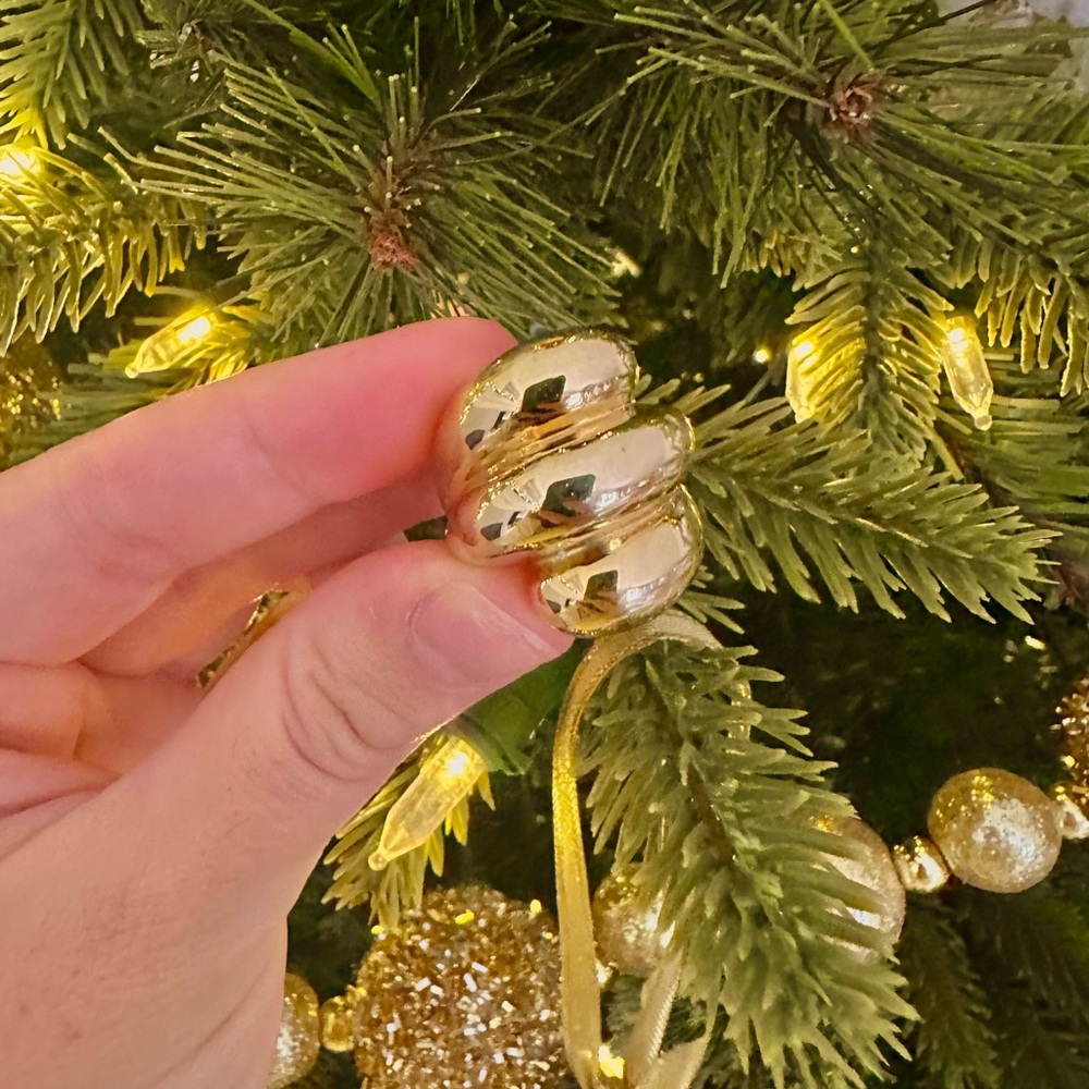 SOLD! 17.6 Grams Solid 14k Gold Swirl Cocktail Ring - Picture 4 of 16